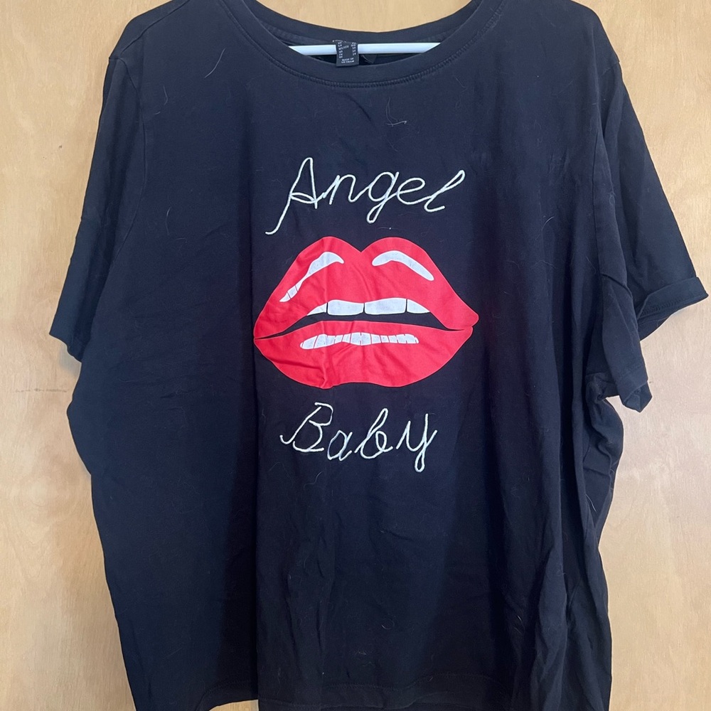 Forever 21 Black Tee with Red Lips and Script